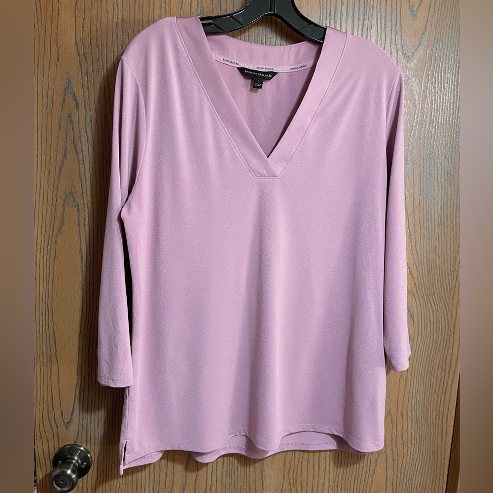 EUC Banana Republic Pink Long Sleeve V-Neck Top with Stretch